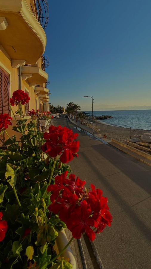 Hotel La Lampara Реджо-ди-Калабрия Экстерьер фото