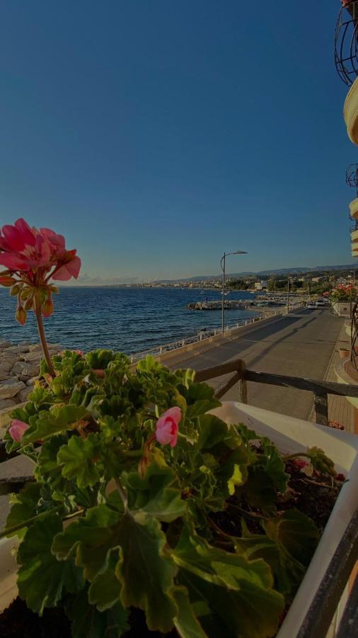 Hotel La Lampara Реджо-ди-Калабрия Экстерьер фото
